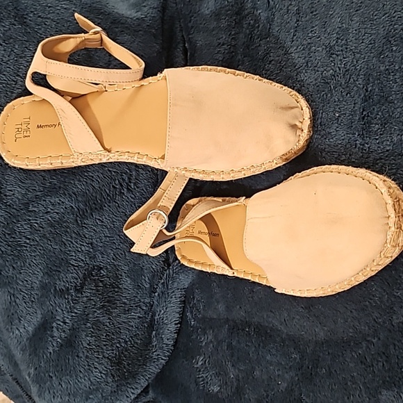 Sandal - Picture 2 of 3